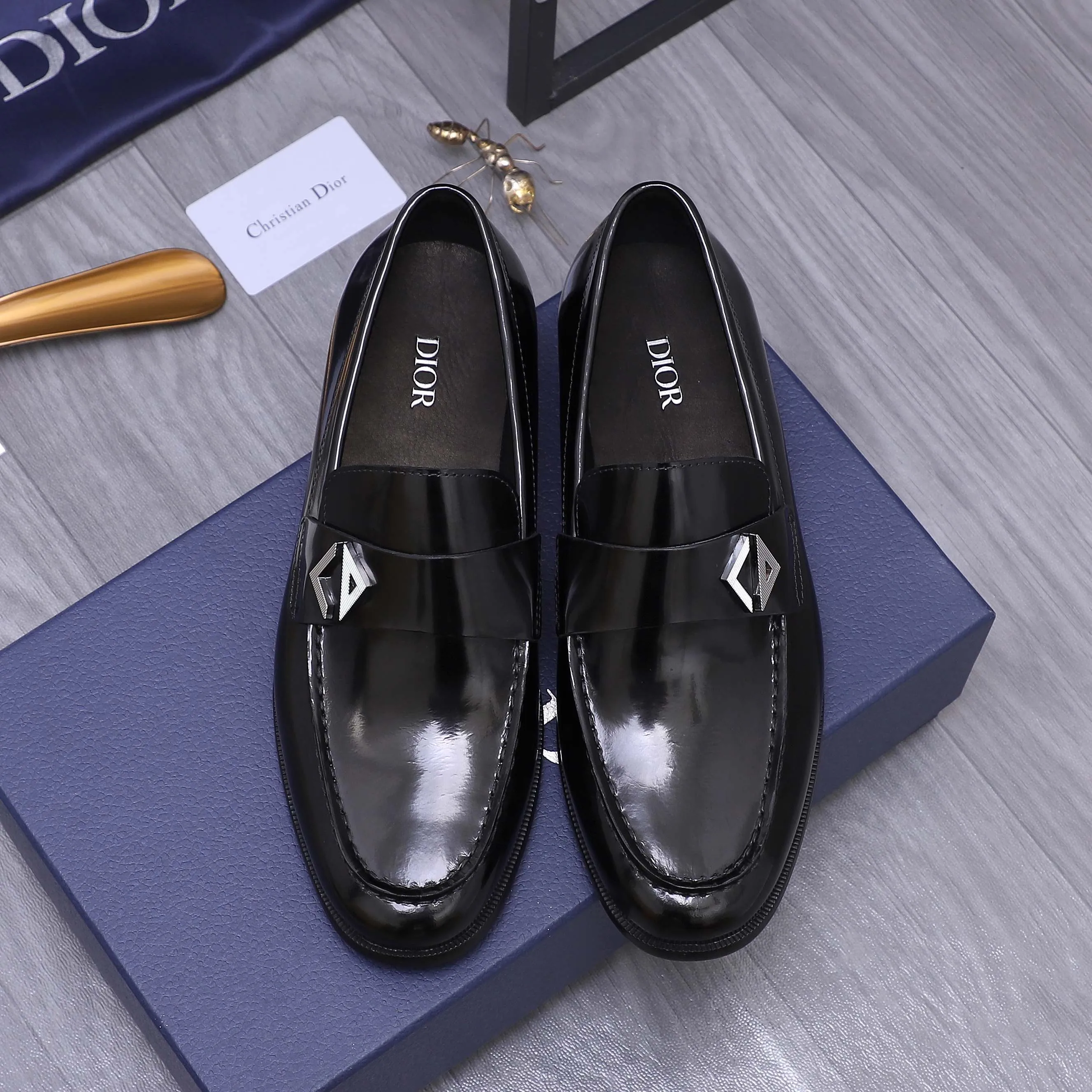 Men's shoes 💰580 Product trademark: Dior "Dior" formal business leather shoes Regular size: 39-45 (45 is custom-made and non-returnable) Product materials: Selected pearlescent cowhide upper, cowhide lining, original outsole